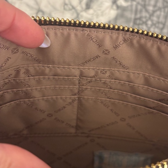 Michael Kors NWT Dark Green Leather Eyelet Wristlet - Picture 5 of 10